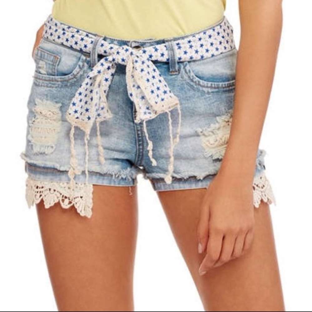 No Boundaries Juniors' crochet denim shorts